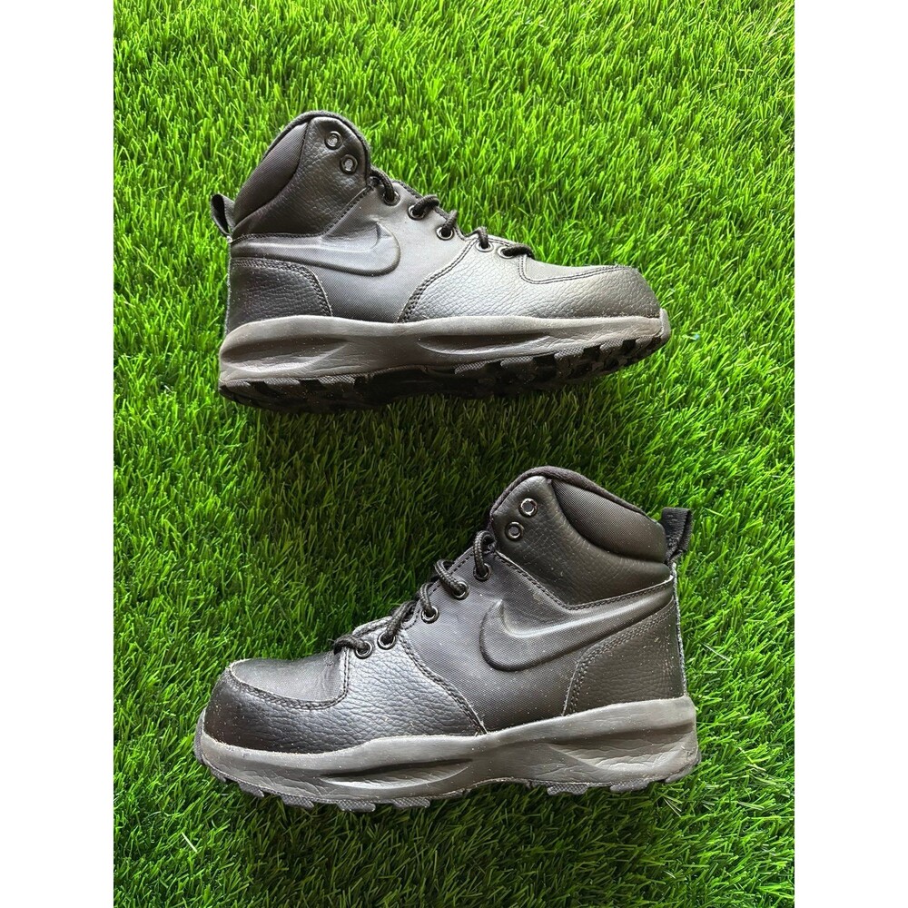 black Nike Manoa LTR boots sz 4y